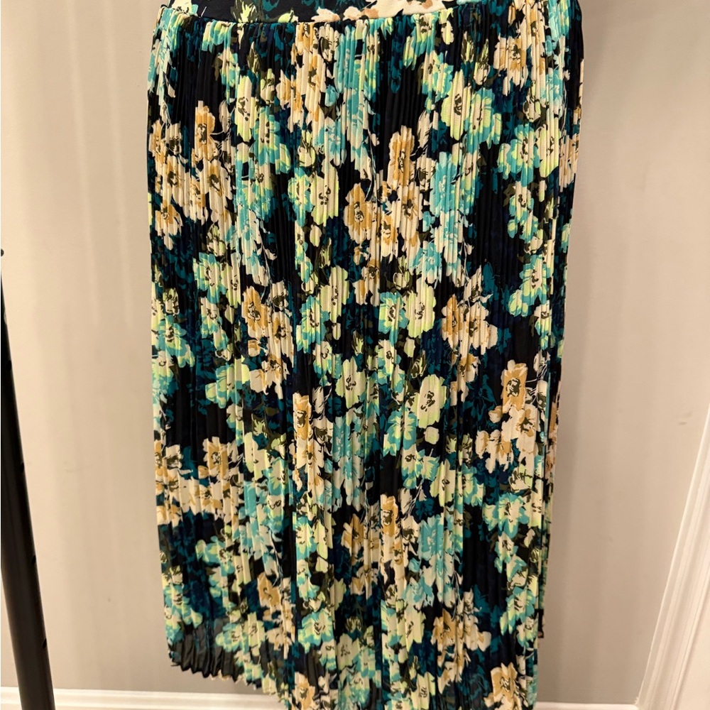 Elegant Floral Midi Skirt - Black and Green